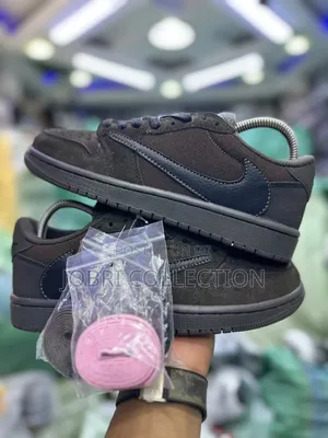 Nike Air Jordan 1 Travis Scott ”Velvet Brown “
Sneakers