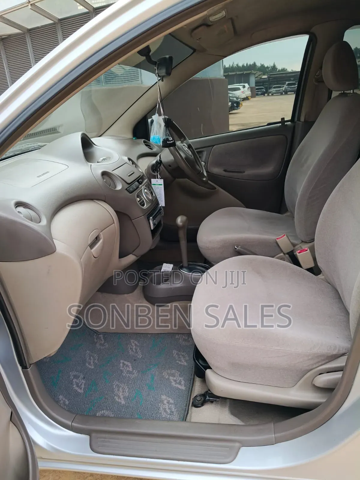 Toyota Platz 2004 Silver