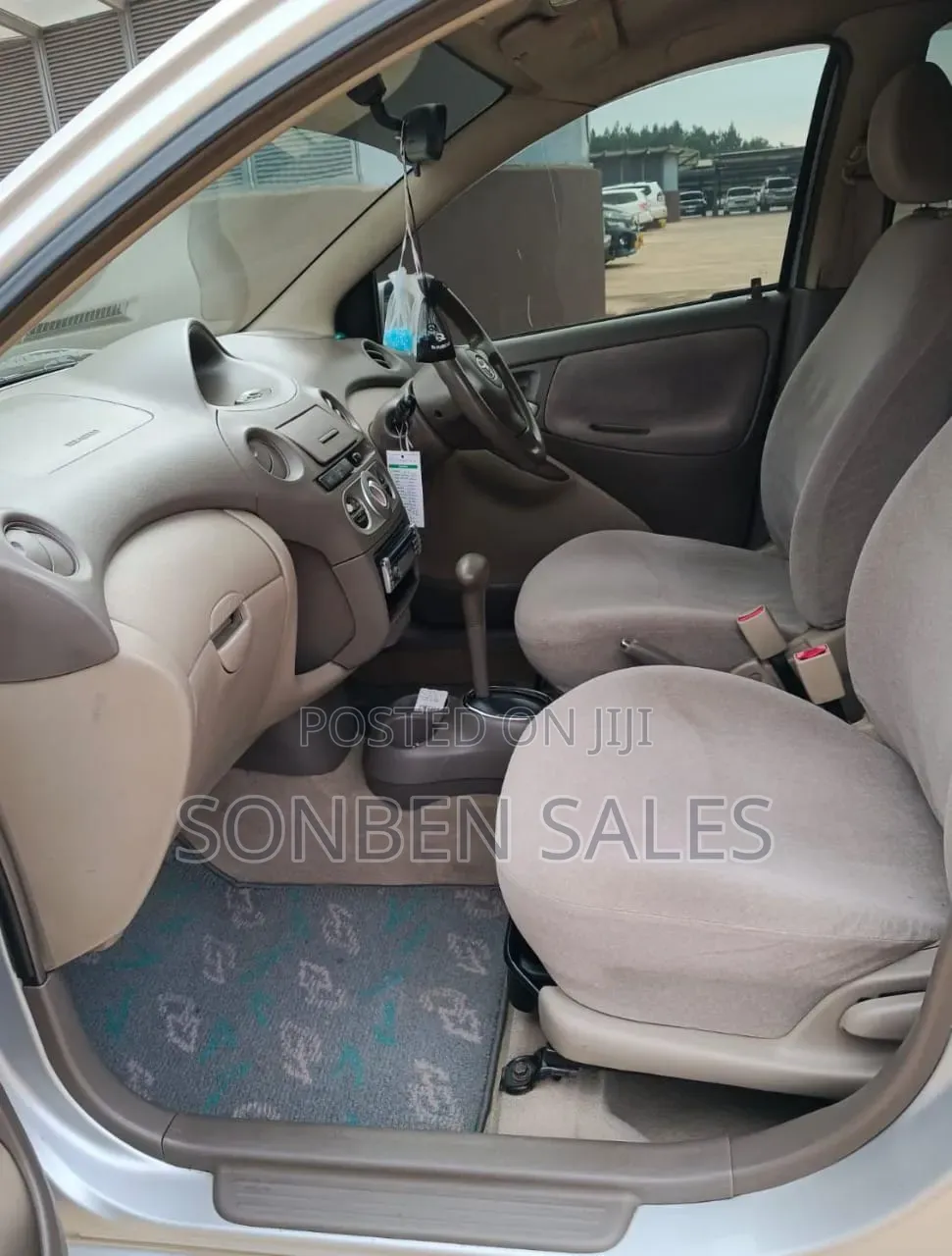 Toyota Platz 2004 Silver