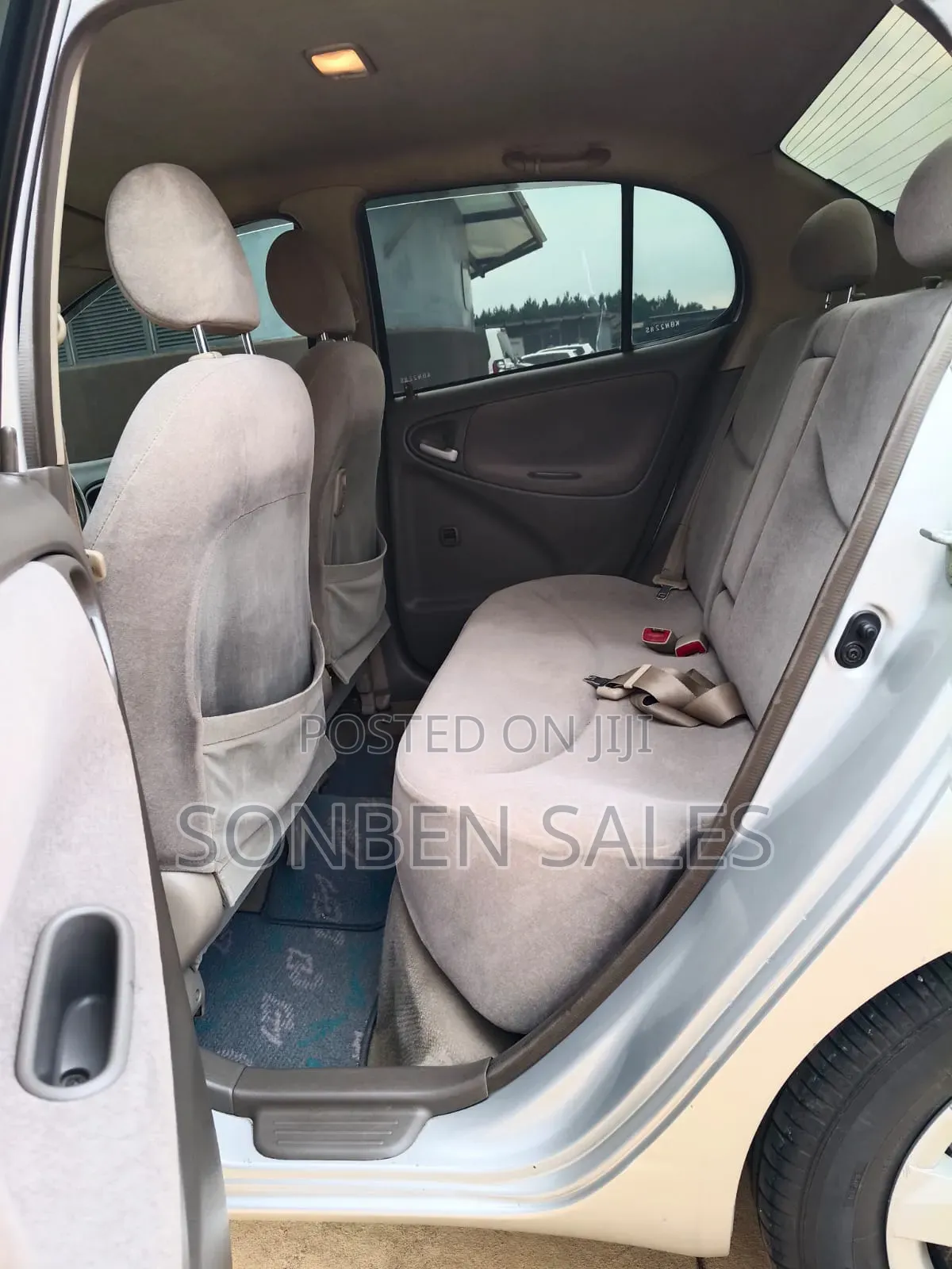 Toyota Platz 2004 Silver