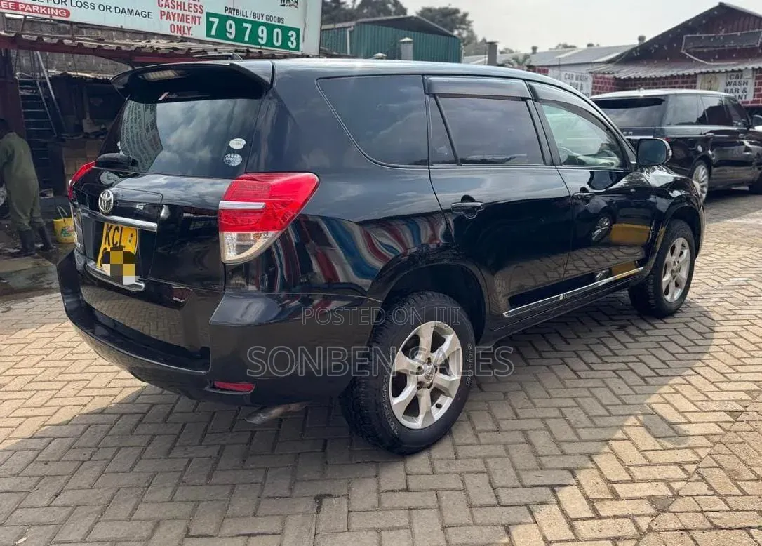 Toyota Vanguard 2011 Black