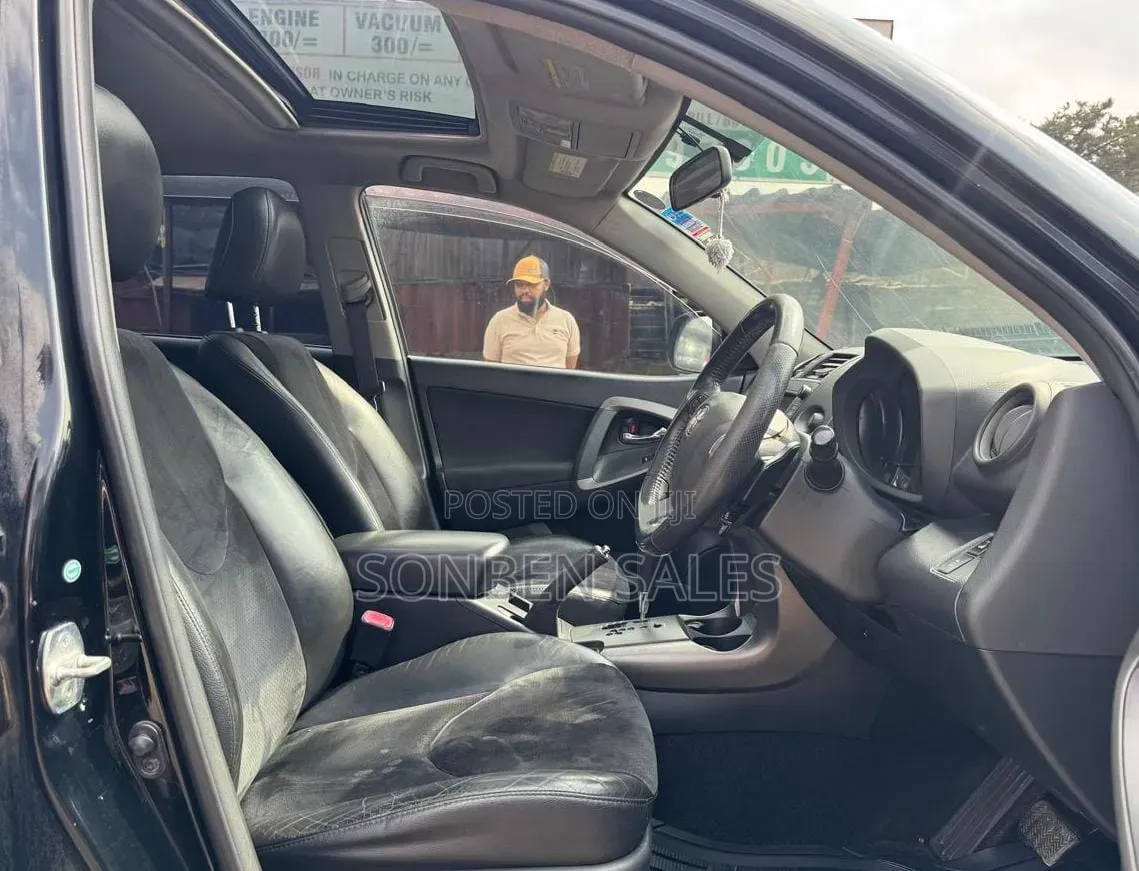 Toyota Vanguard 2011 Black
