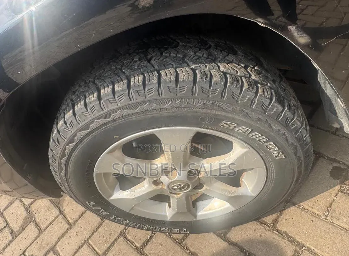 Toyota Vanguard 2011 Black