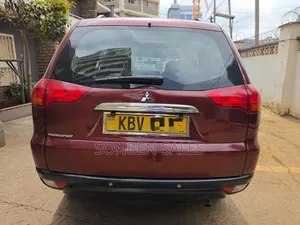 Mitsubishi Pajero Sport 2013 Red