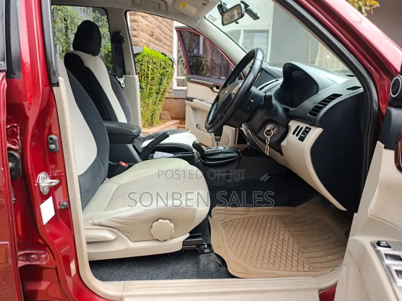 Mitsubishi Pajero Sport 2013 Red