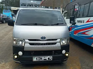 Toyota HiAce 2016 Silver