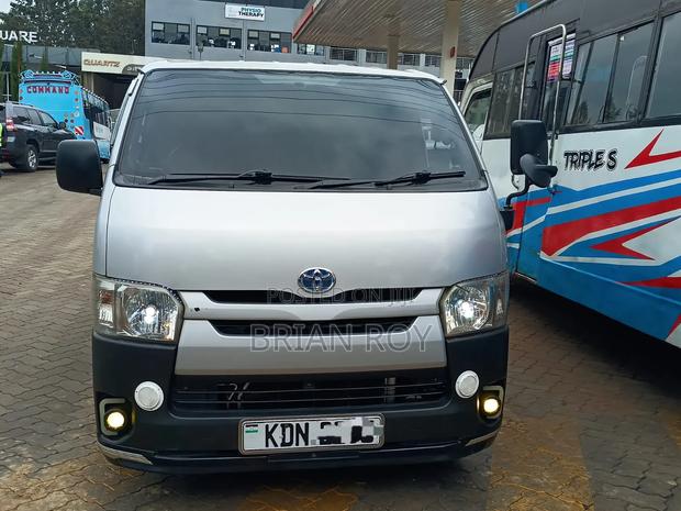 Toyota HiAce 2016 Silver