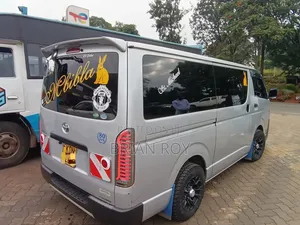 Toyota HiAce 2016 Silver