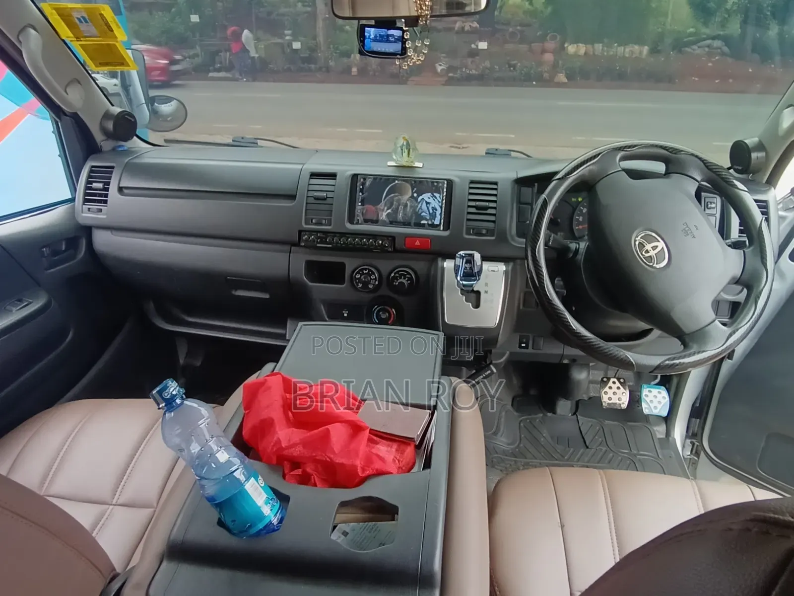 Toyota HiAce 2016 Silver