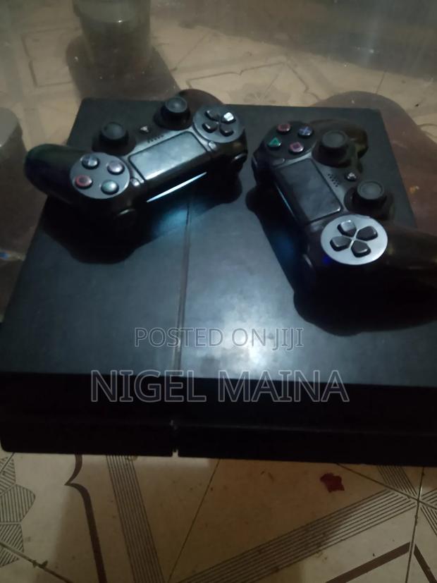 Play Station 4 - thumbnail 2