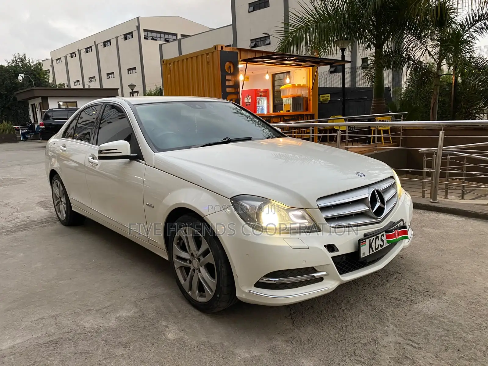 Mercedes-Benz C200 2011 Pearl