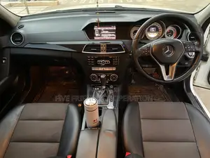Mercedes-Benz C200 2011 Pearl