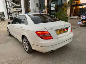 Mercedes-Benz C200 2011 Pearl