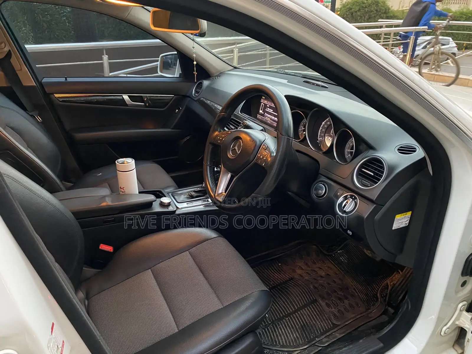 Mercedes-Benz C200 2011 Pearl