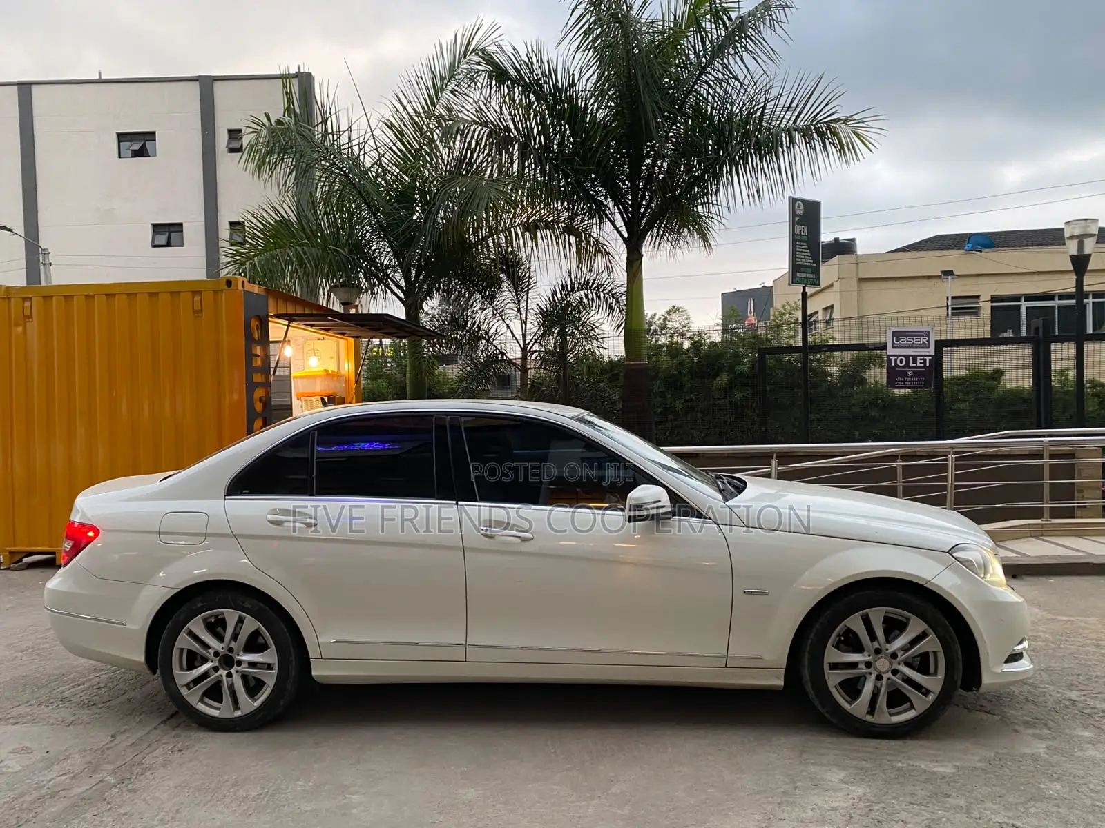 Mercedes-Benz C200 2011 Pearl