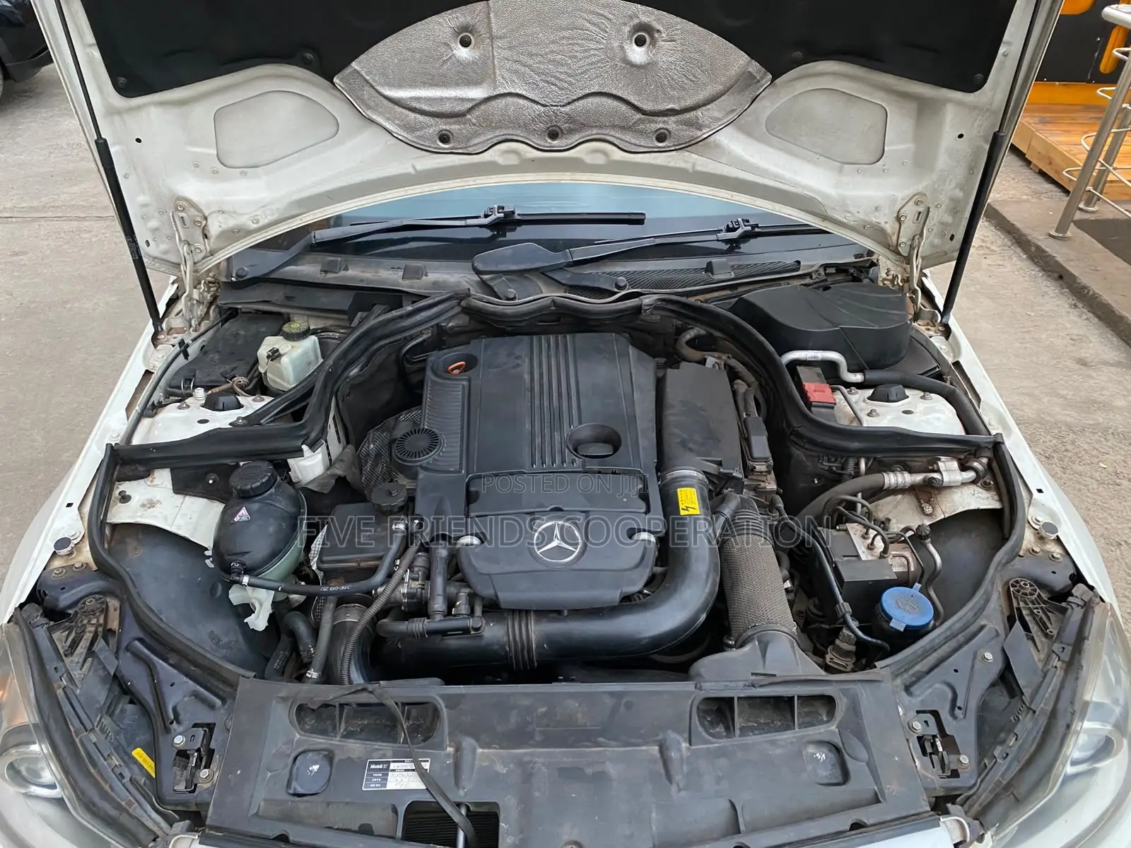 Mercedes-Benz C200 2011 Pearl