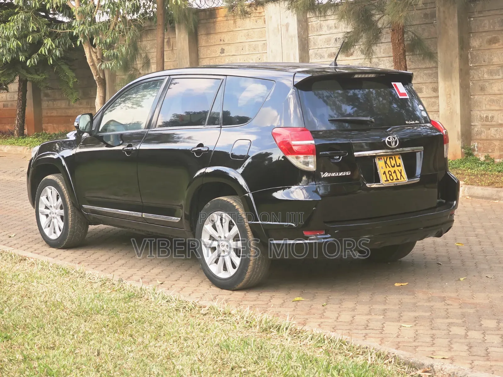 Toyota Vanguard 2010 Black