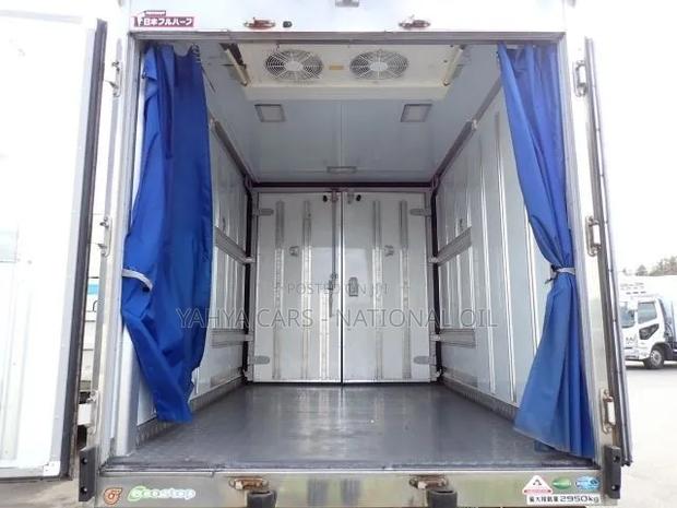 Isuzu Elf Refrigerated 2019 White - thumbnail 4