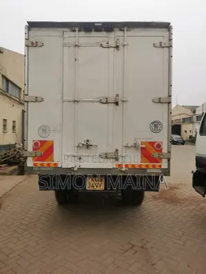 Isuzu NKR 2016