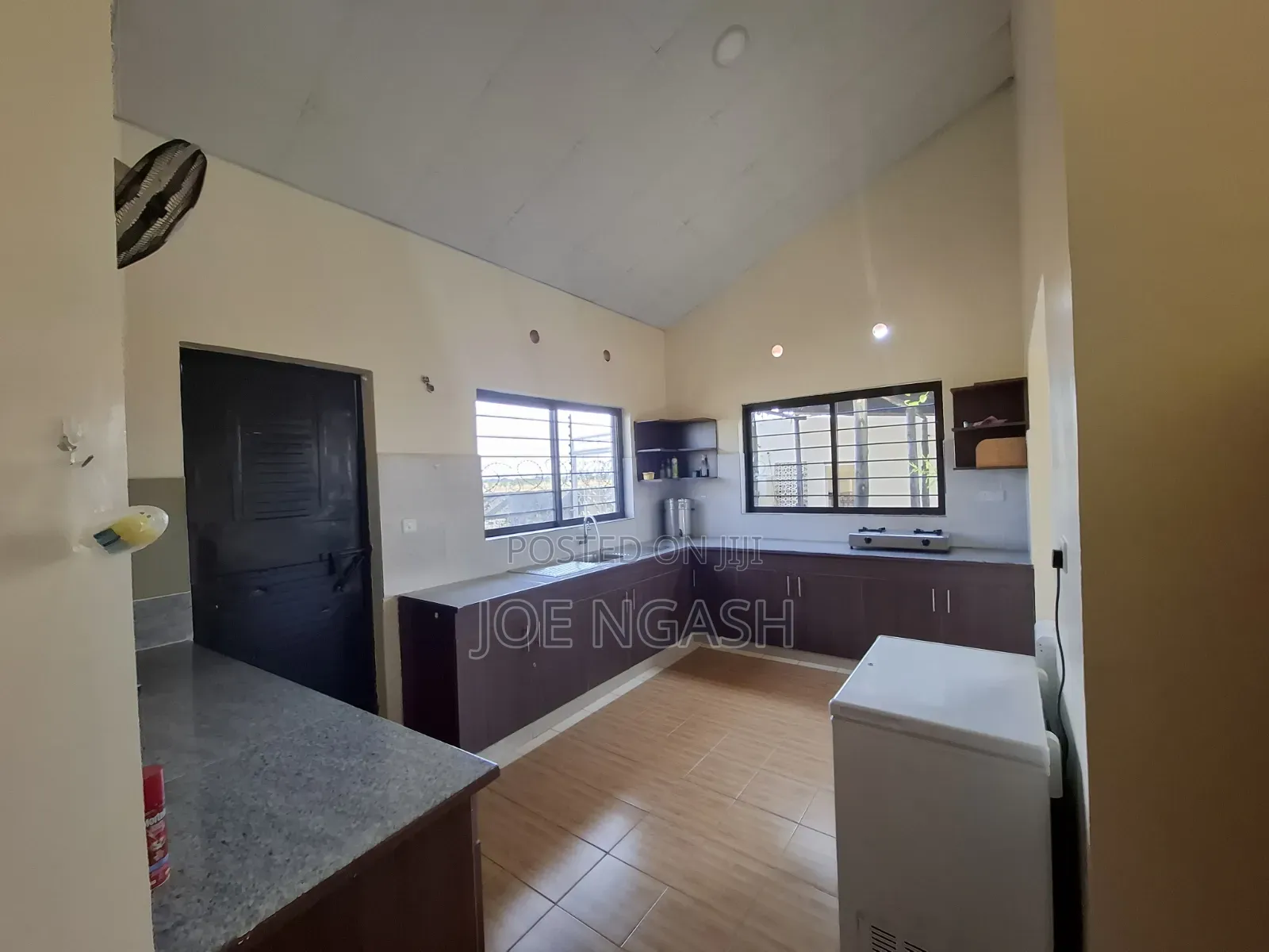 4bdrm Bungalow in Kalimoni for sale