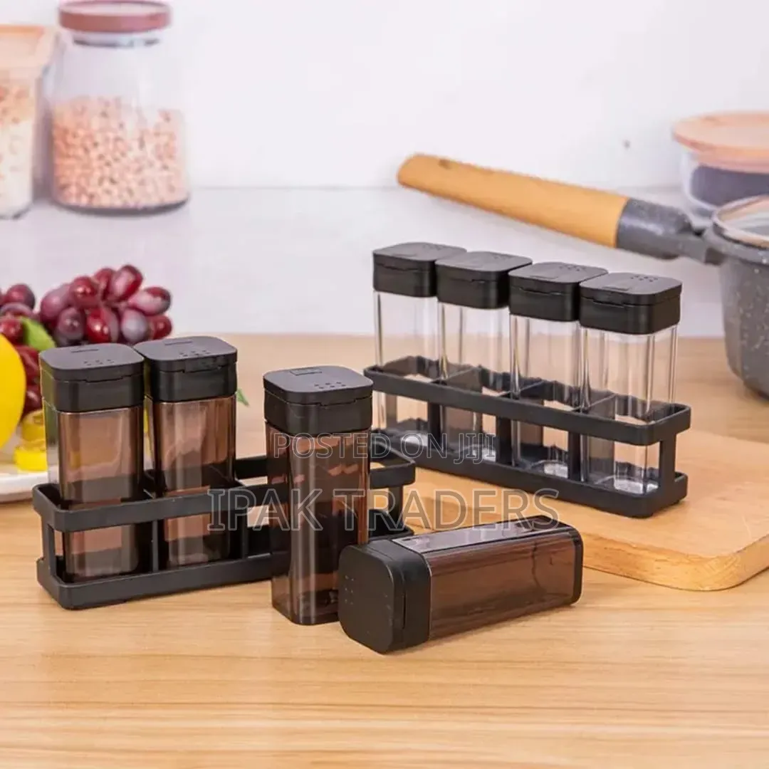 4pcs Spice Seasoning Set The Set Comprises of 4 Spice Jars.
