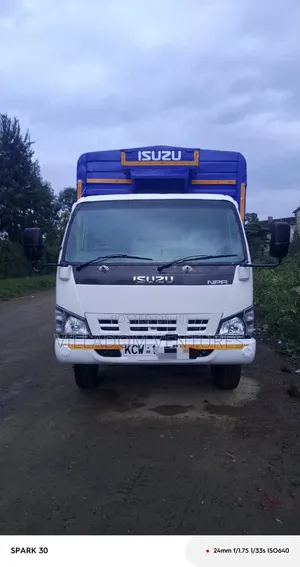 Isuzu NPR 2019 White
