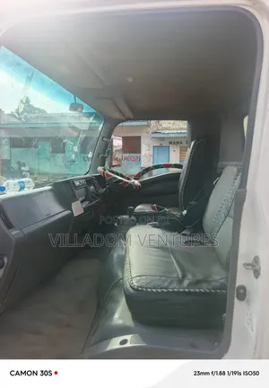 Isuzu NPR 2019 White