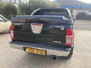 Toyota Hilux 2010 Black