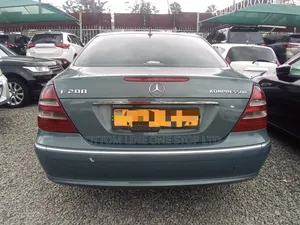 Mercedes-Benz E200 2005 Blue