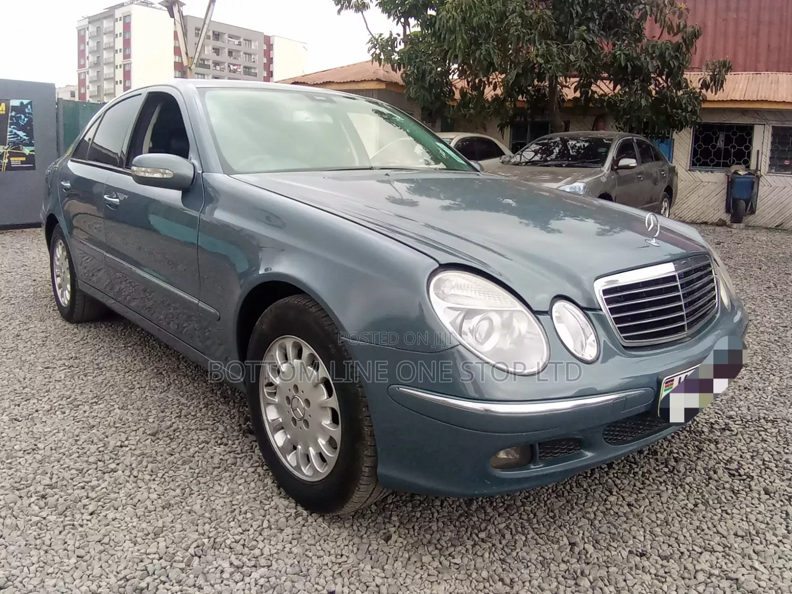 Mercedes-Benz E200 2005 Blue