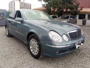 Mercedes-Benz E200 2005 Blue