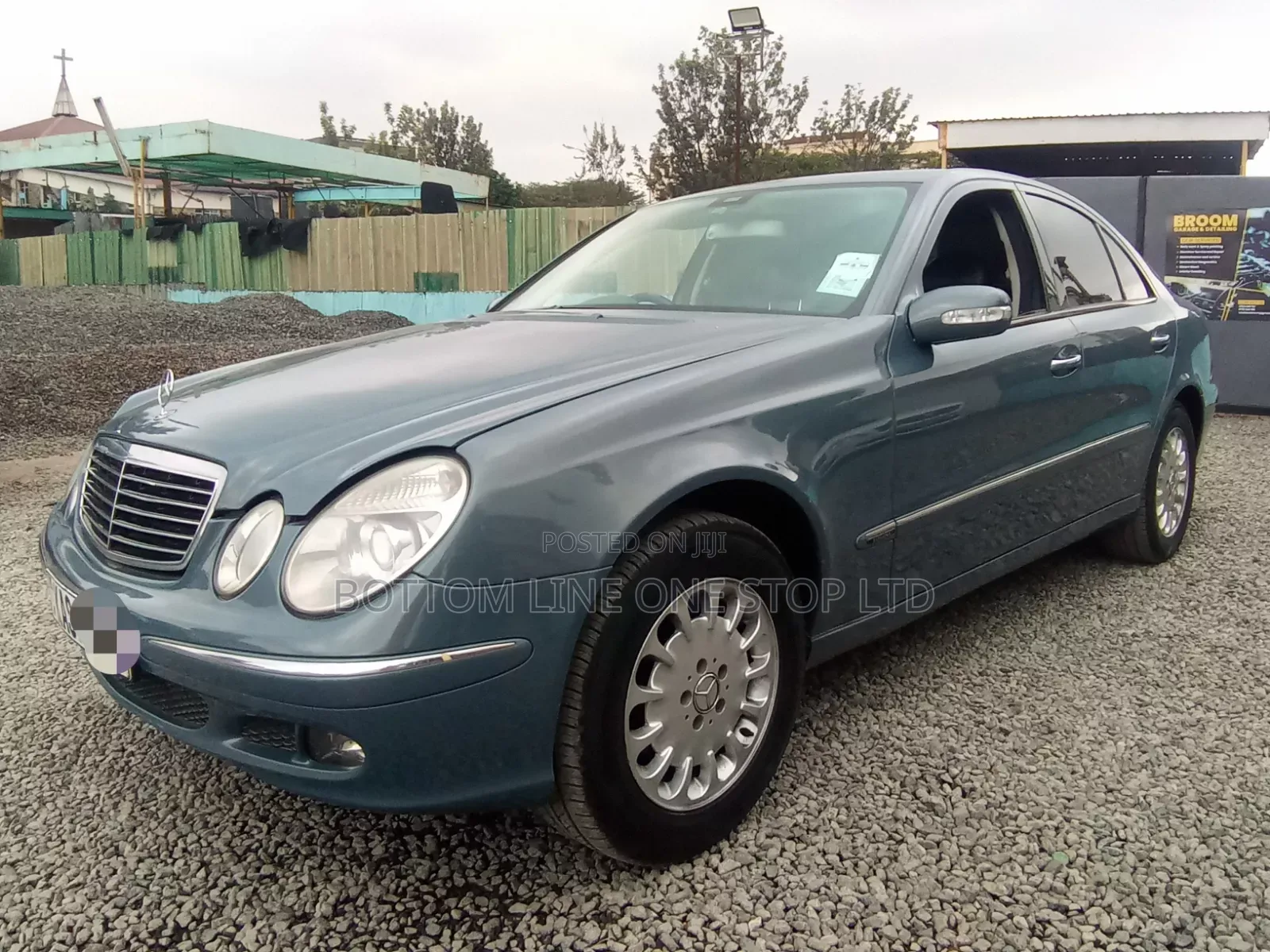 Mercedes-Benz E200 2005 Blue