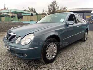 Mercedes-Benz E200 2005 Blue