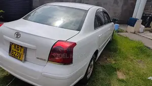 Toyota Avensis Sedan 2005 White