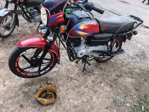 Bajaj Boxer 125 2025 Red