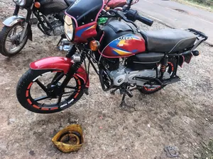 Bajaj Boxer 125 2025 Red