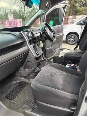 Toyota Noah 2011 Silver