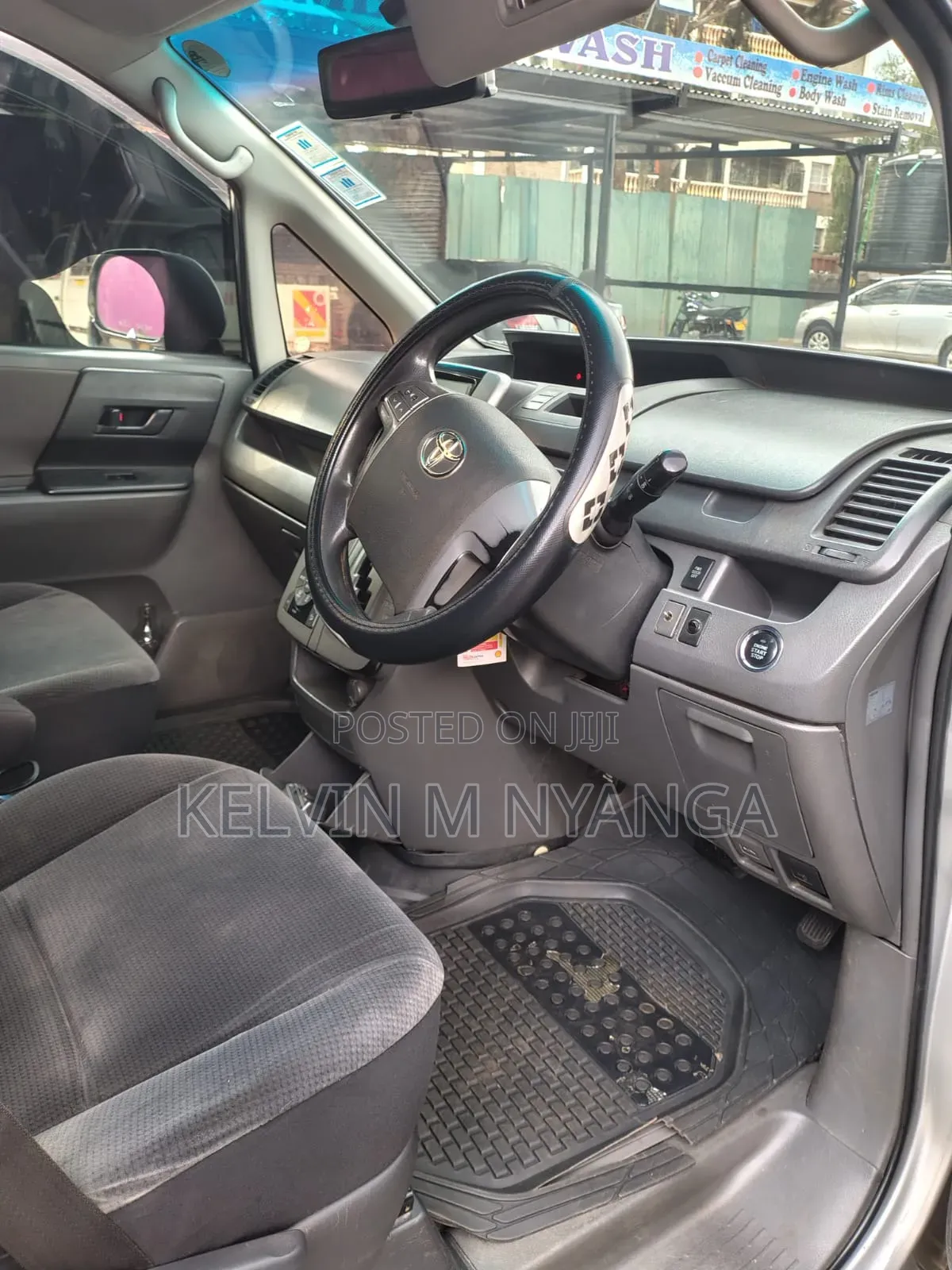 Toyota Noah 2011 Silver