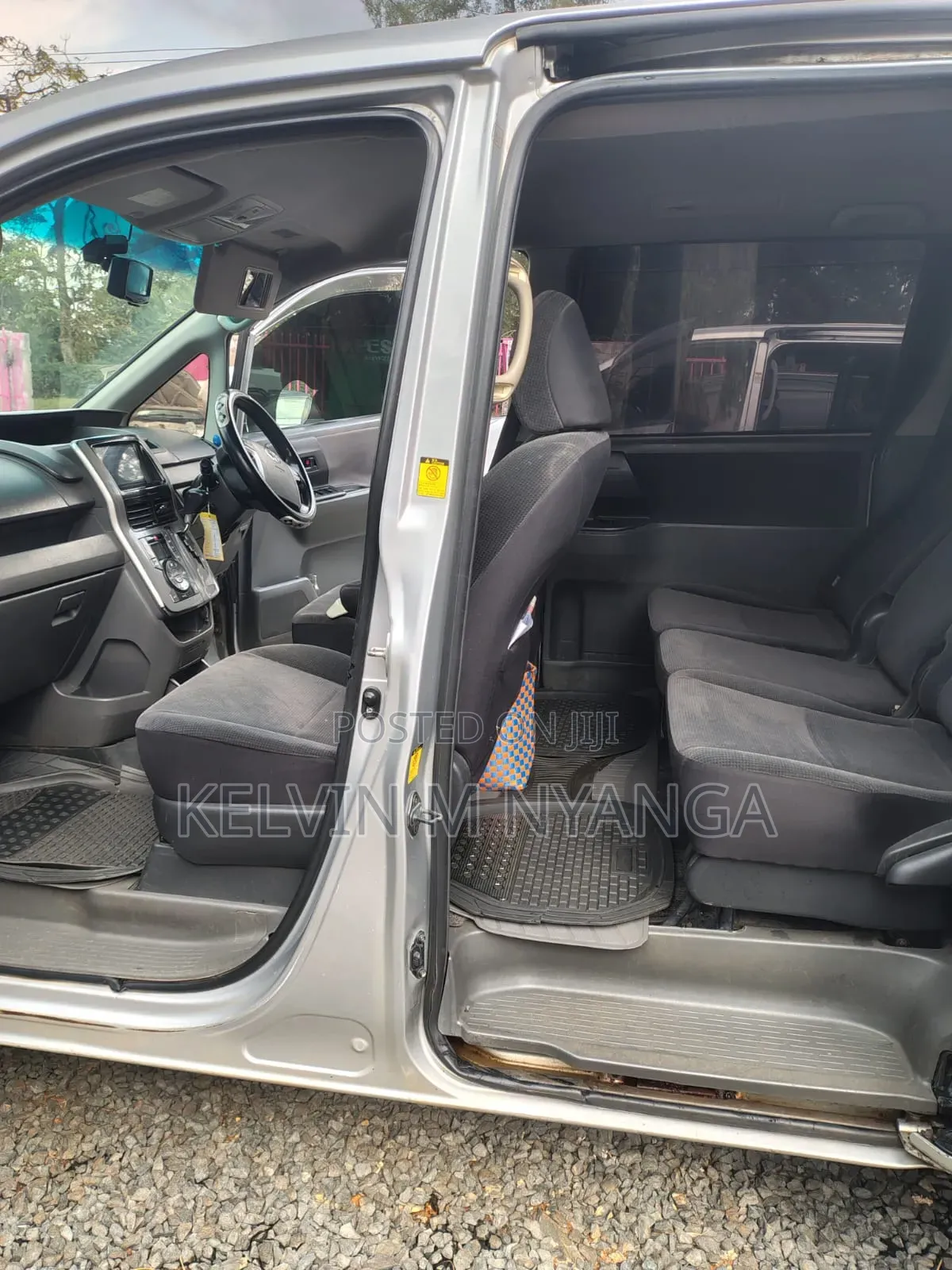 Toyota Noah 2011 Silver