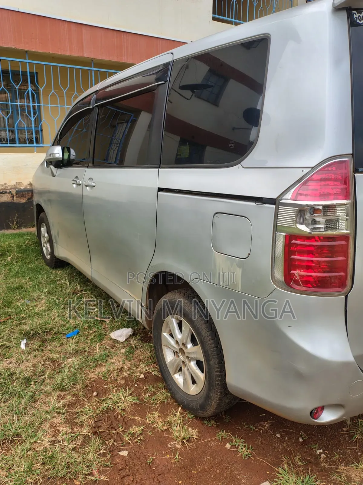 Toyota Noah 2011 Silver