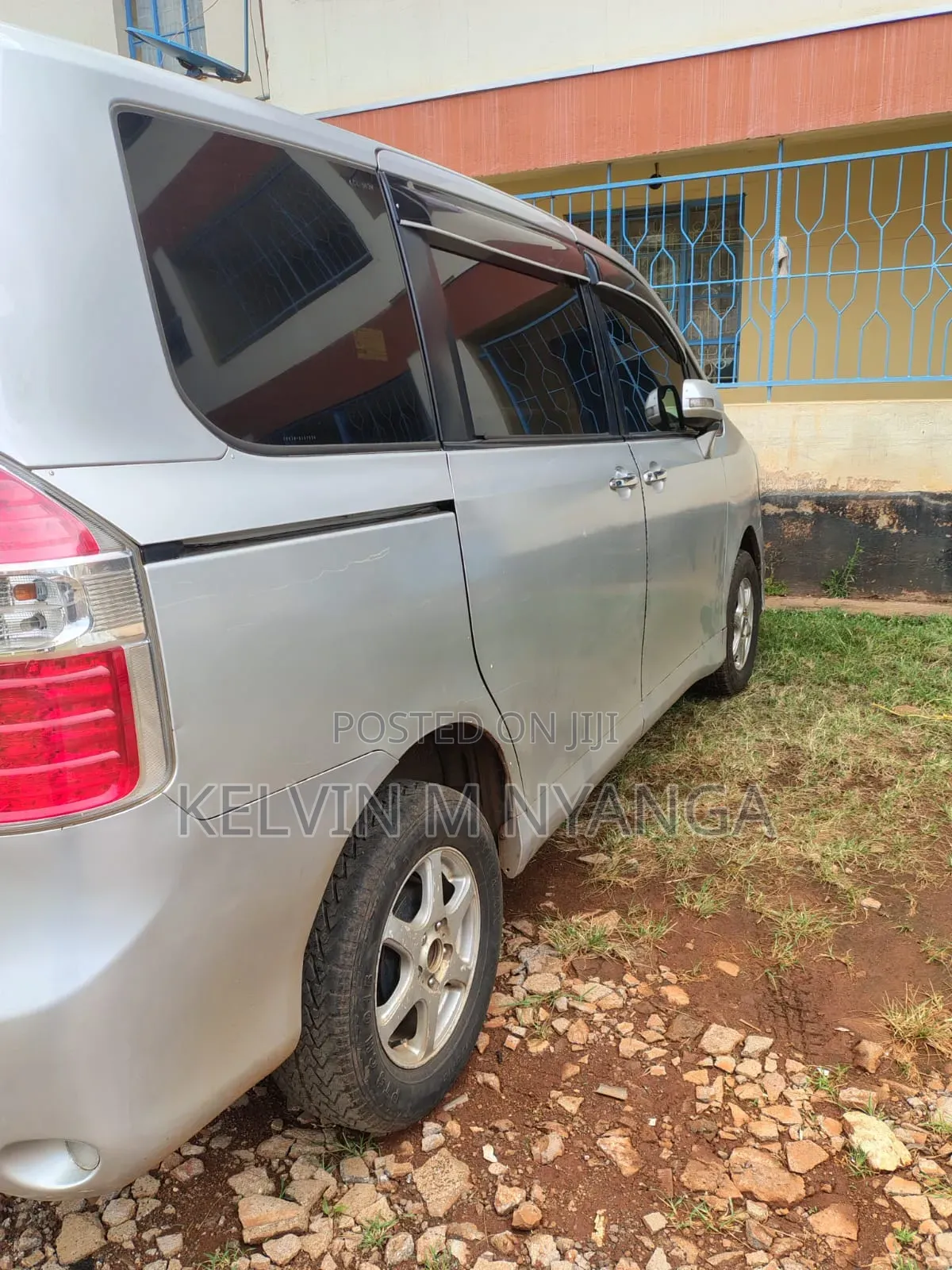 Toyota Noah 2011 Silver