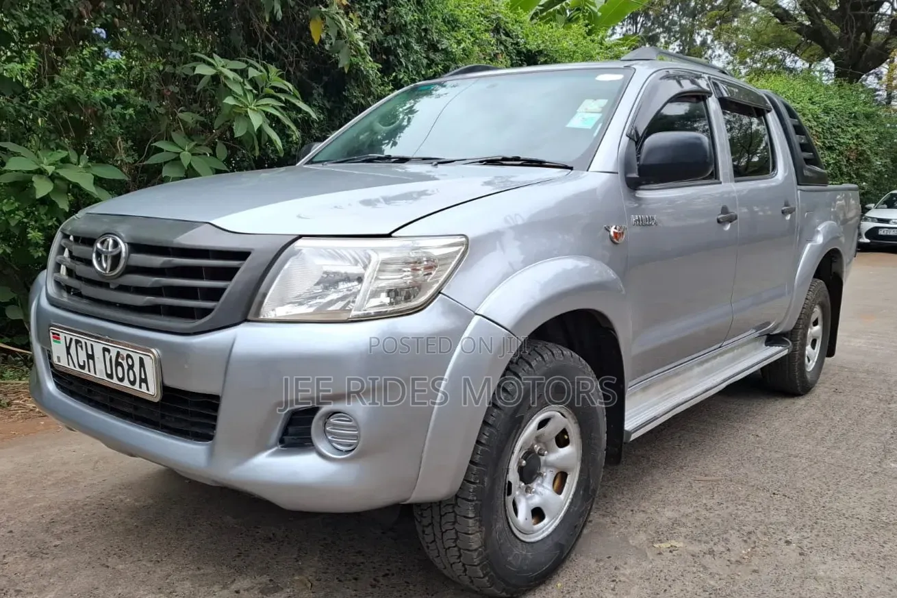 Toyota Hilux 2015 Gray
