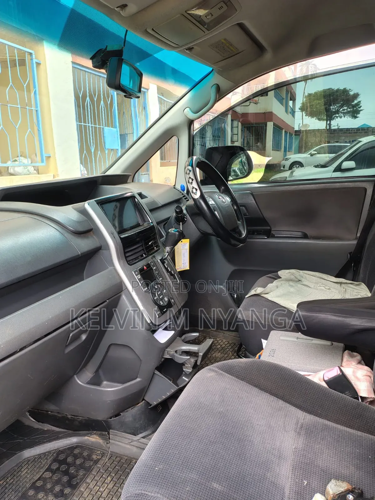 Toyota Noah 2011 Silver