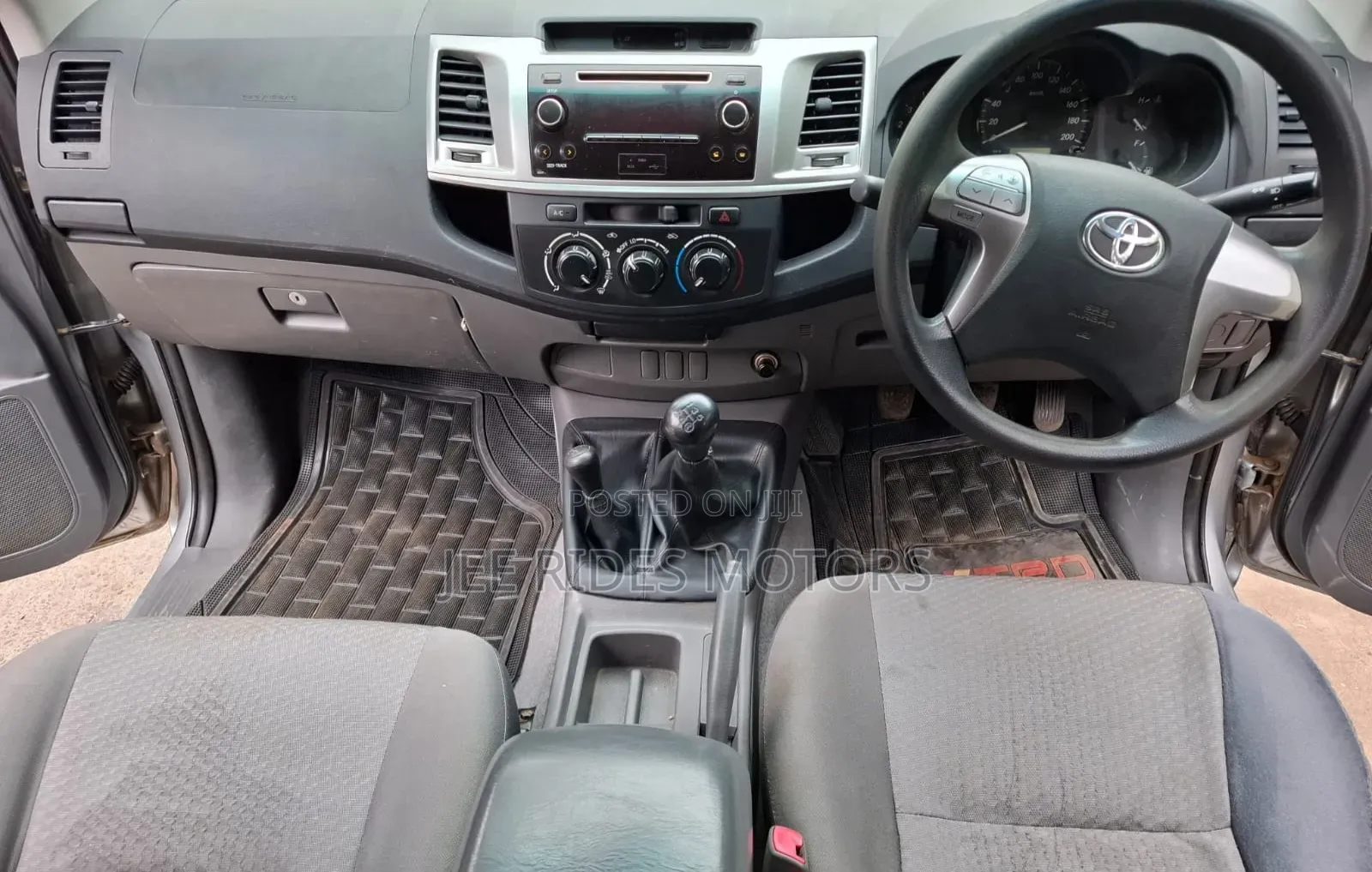 Toyota Hilux 2015 Gray