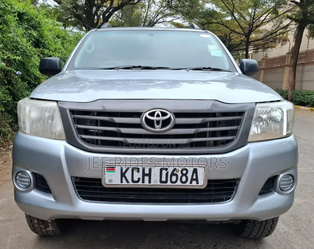 Toyota Hilux 2015 Gray
