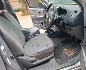 Toyota Hilux 2015 Gray
