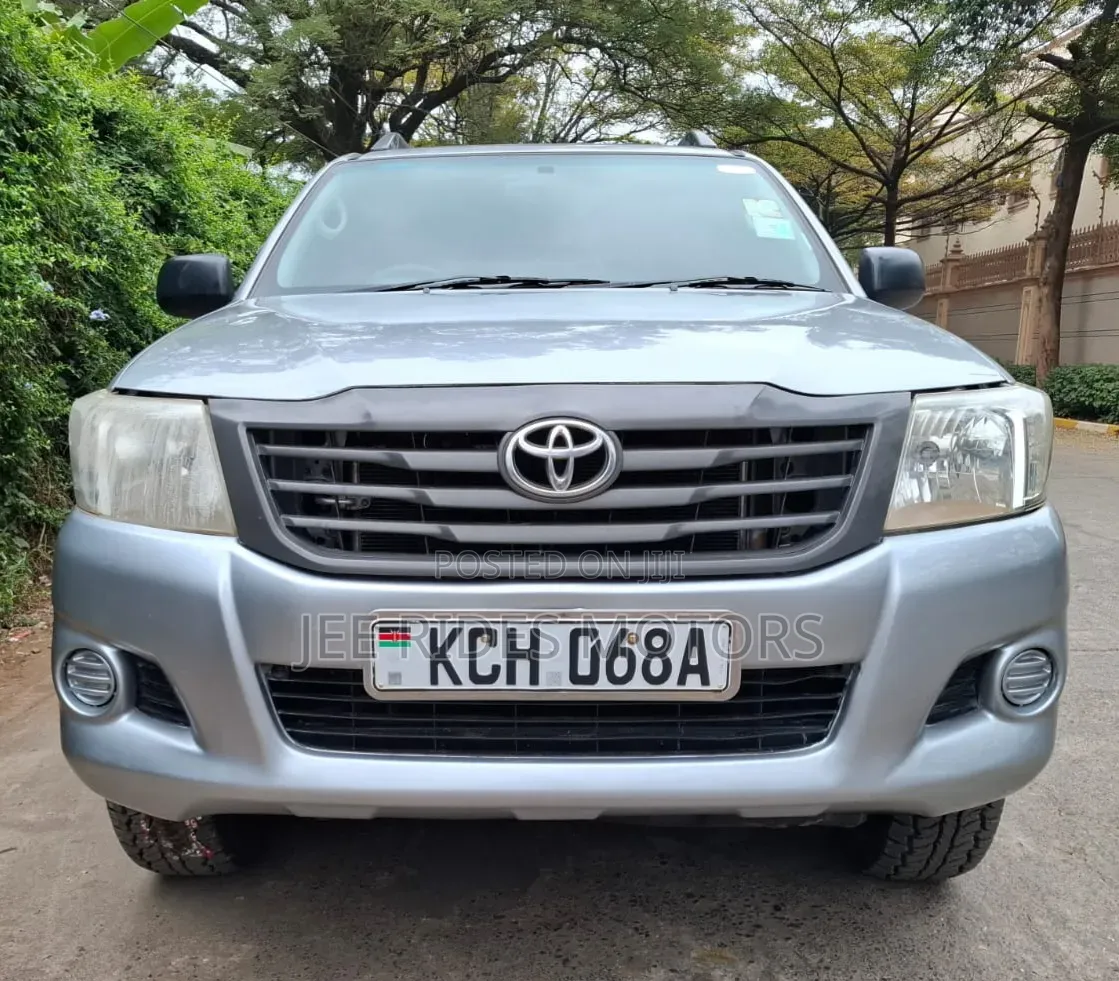 Toyota Hilux 2015 Gray
