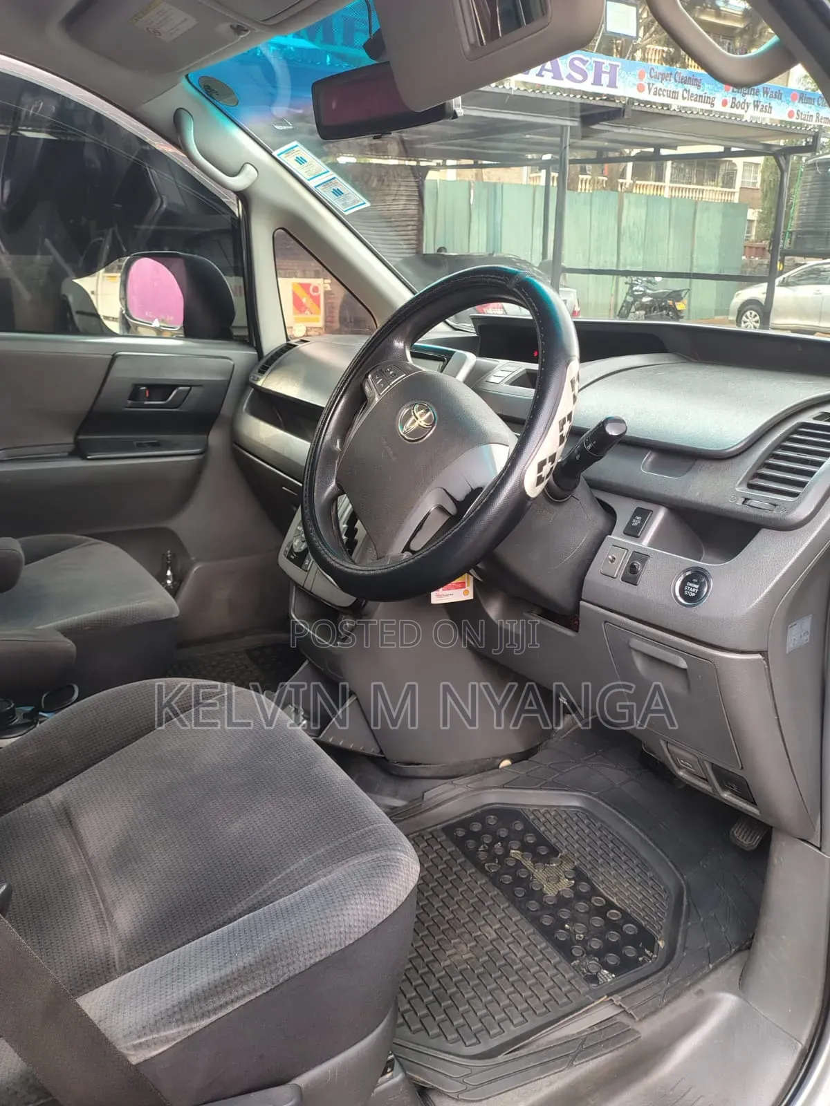 Toyota Noah 2011 Silver