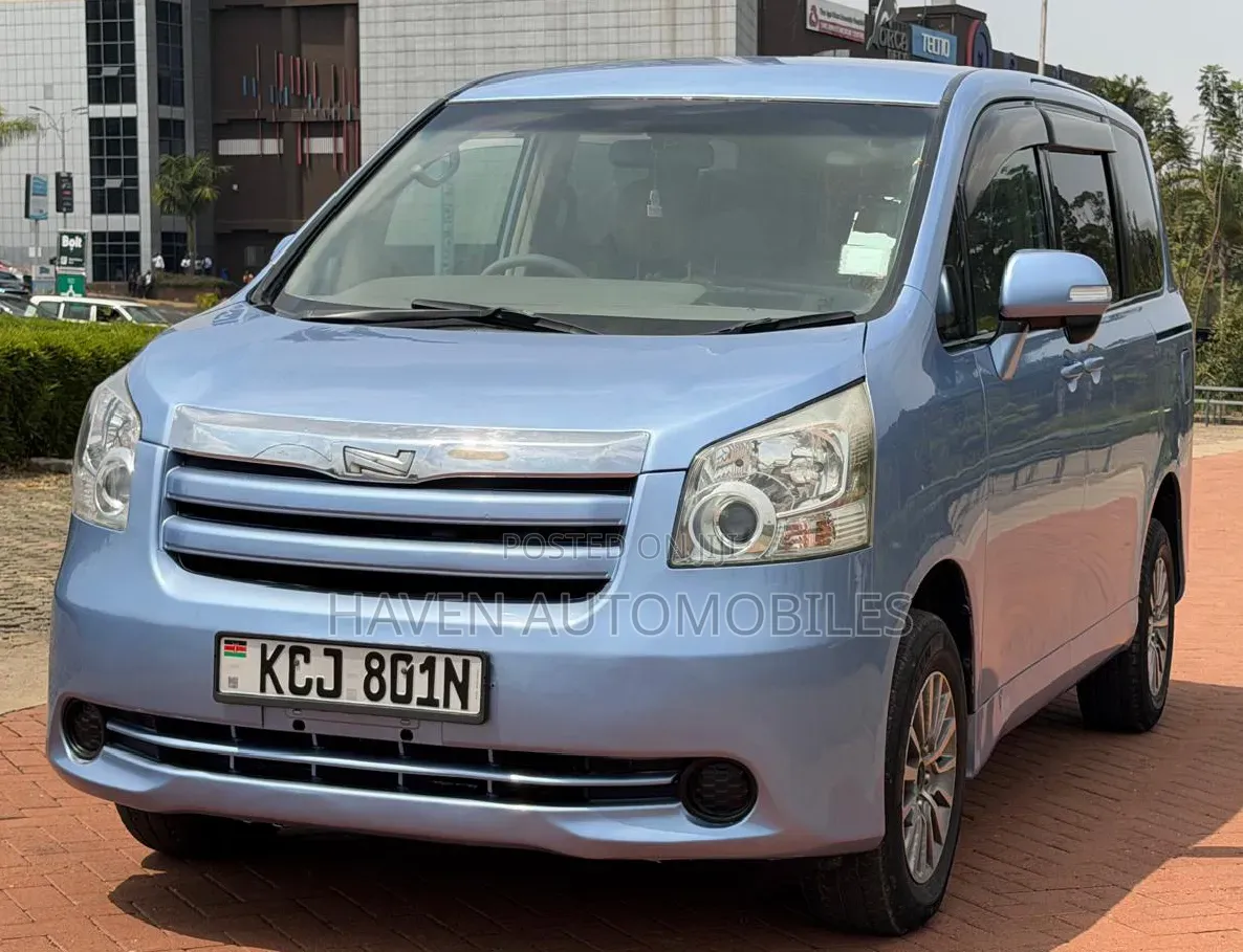 Toyota Noah 2009 Blue