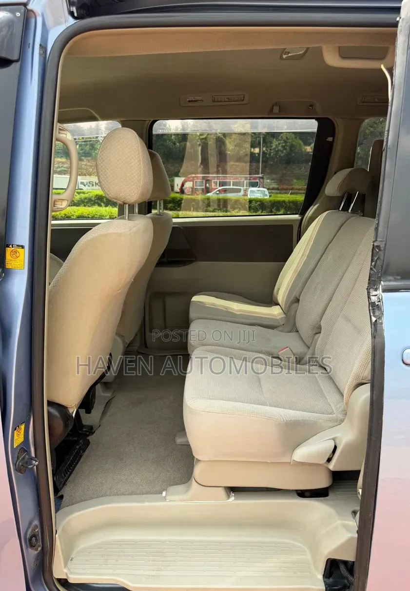 Toyota Noah 2009 Blue